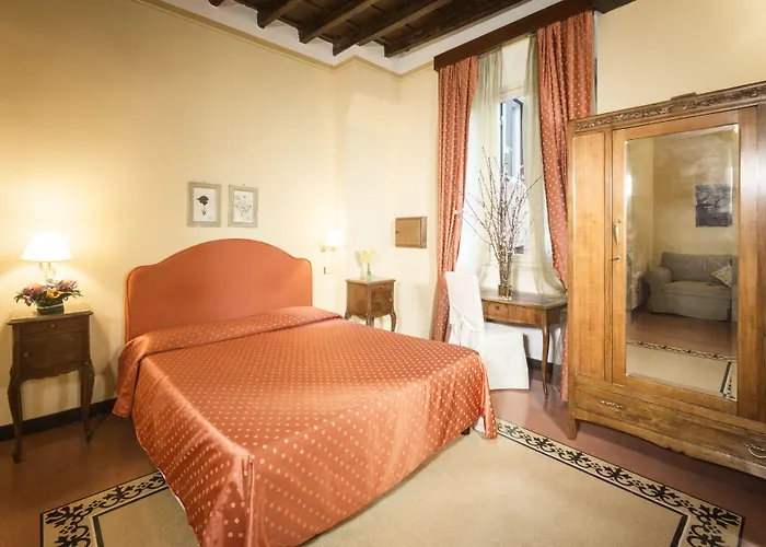 Отель типа "постель и завтрак" Casa De' Fiori 4*